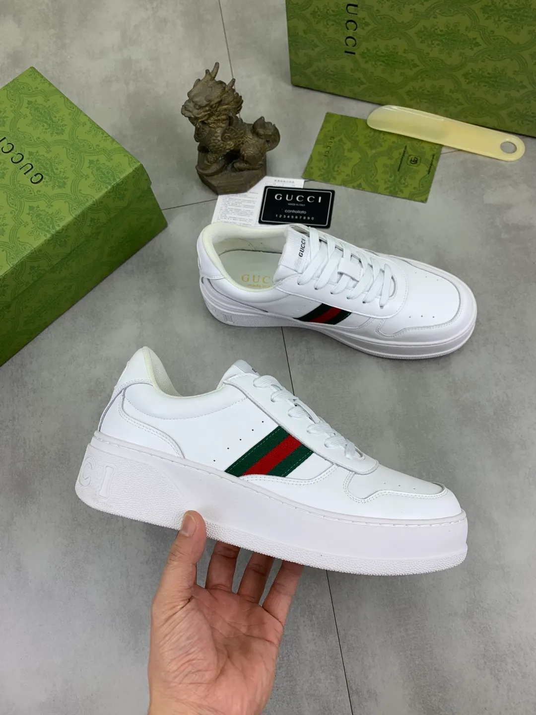 Men's shoes 💰P400💰【New model】 🆘 The latest model from Gucci official website 🎁 Classic casual and fashionable men's shoes 👟 Hot model 💥 Simple and elegant style, exclusive for trendy men. Unique latest brand elements from the official website 👑 Original Gucci decoration, fashionable and generous, made of original soft calfskin fabric ➕ Comfortable soft pigskin lining ✅Wear-resistant rubber outsole specified on the official website_Full elasticity, classic model taken in real life🎬Color: 5️⃣colors available😍Number: 38-44 (45 46 customized)